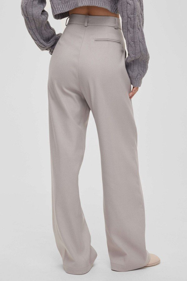 A 3823.55 Брюки свободного кроя с защипами светло-серый