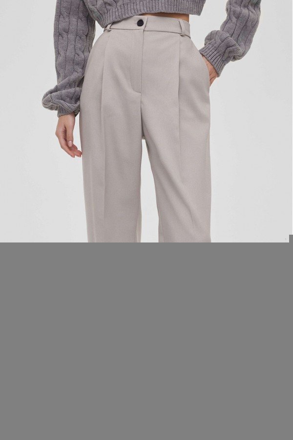 A 3823.55 Брюки свободного кроя с защипами светло-серый