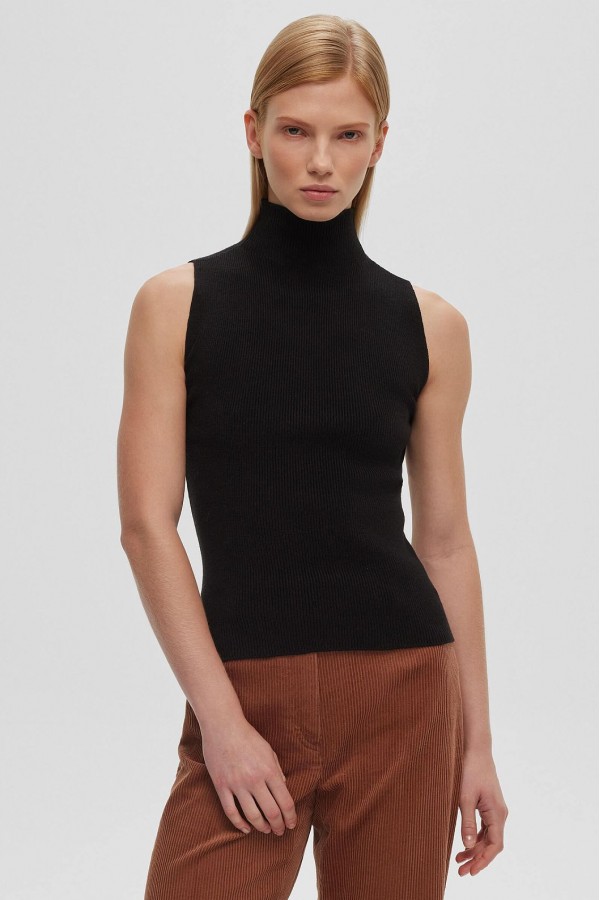A 2240.58 Трикотажный топ с воротником стойка черный