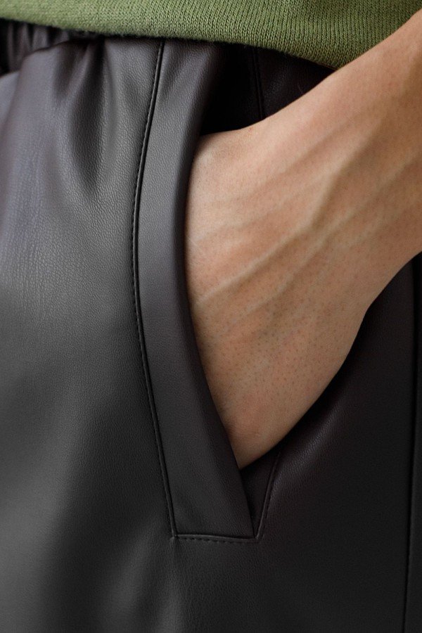 V W272.58 Широкие брюки из эко-кожи черный