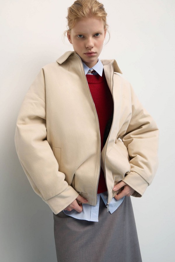 A 0207.30 Бомбер утепленный из денима молочный