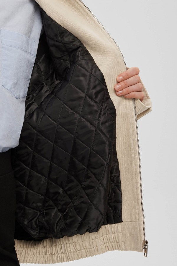 A 0207.30 Бомбер утепленный из денима молочный