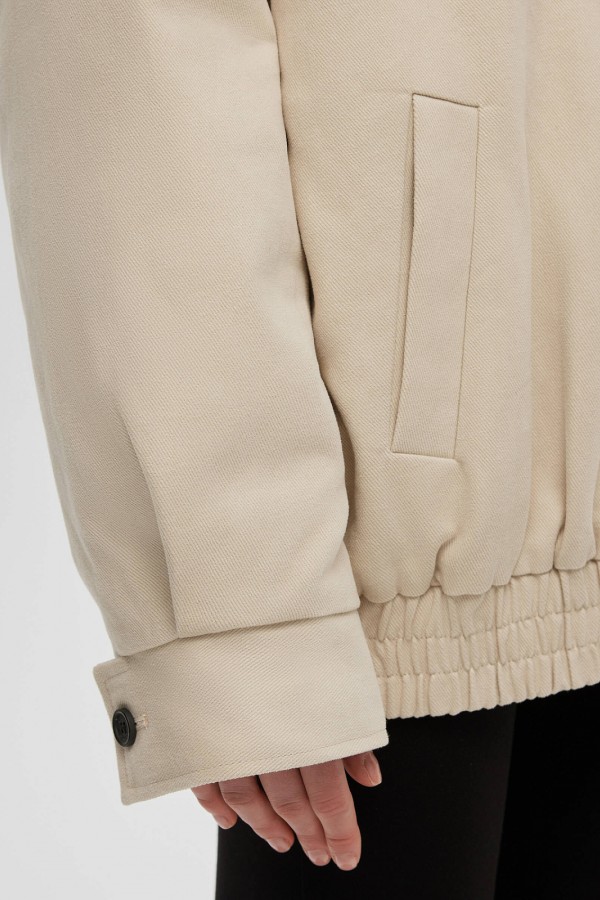 A 0207.30 Бомбер утепленный из денима молочный