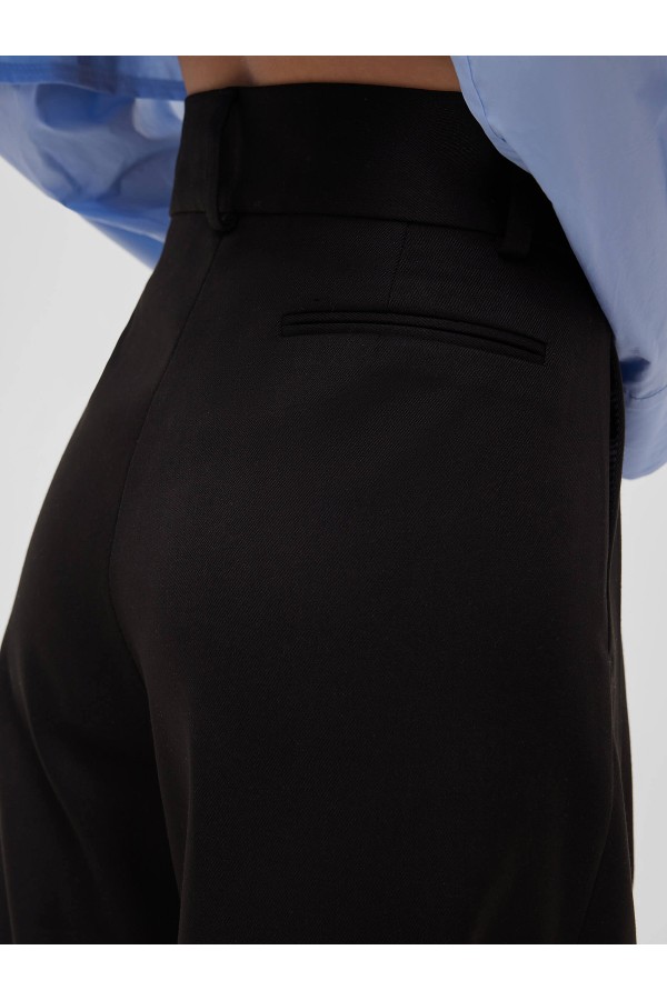 A 8802.58 Брюки свободного кроя с двойными защипами, Черный