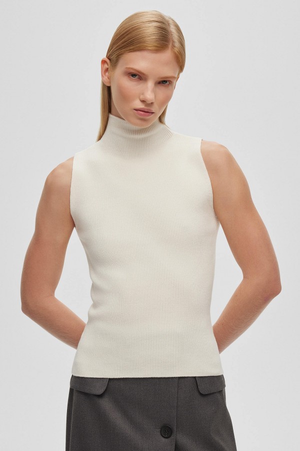 A 2240.50 Трикотажный топ с воротником стойка белый