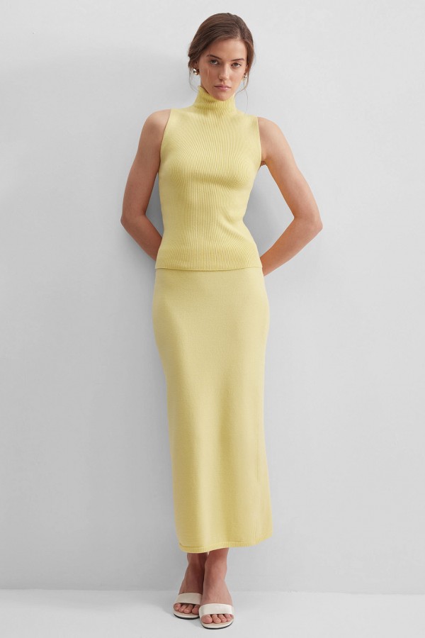 A 2240.11 Трикотажный топ с воротником стойка желтый A 2240.11 Трикотажный топ с воротником стойка желтый