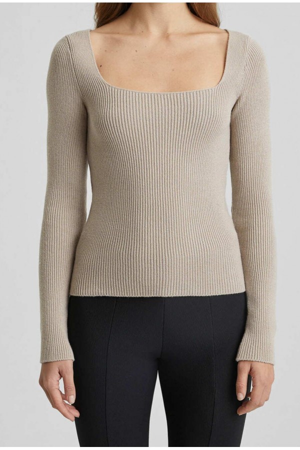 A 769.14 Топ с квадратным вырезом