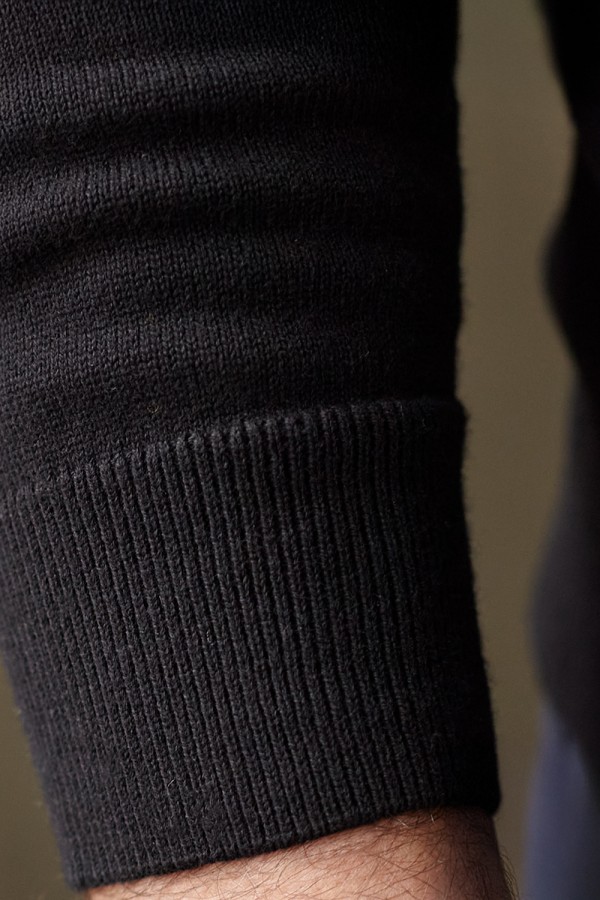 V M3400.58 Свитер муж черный